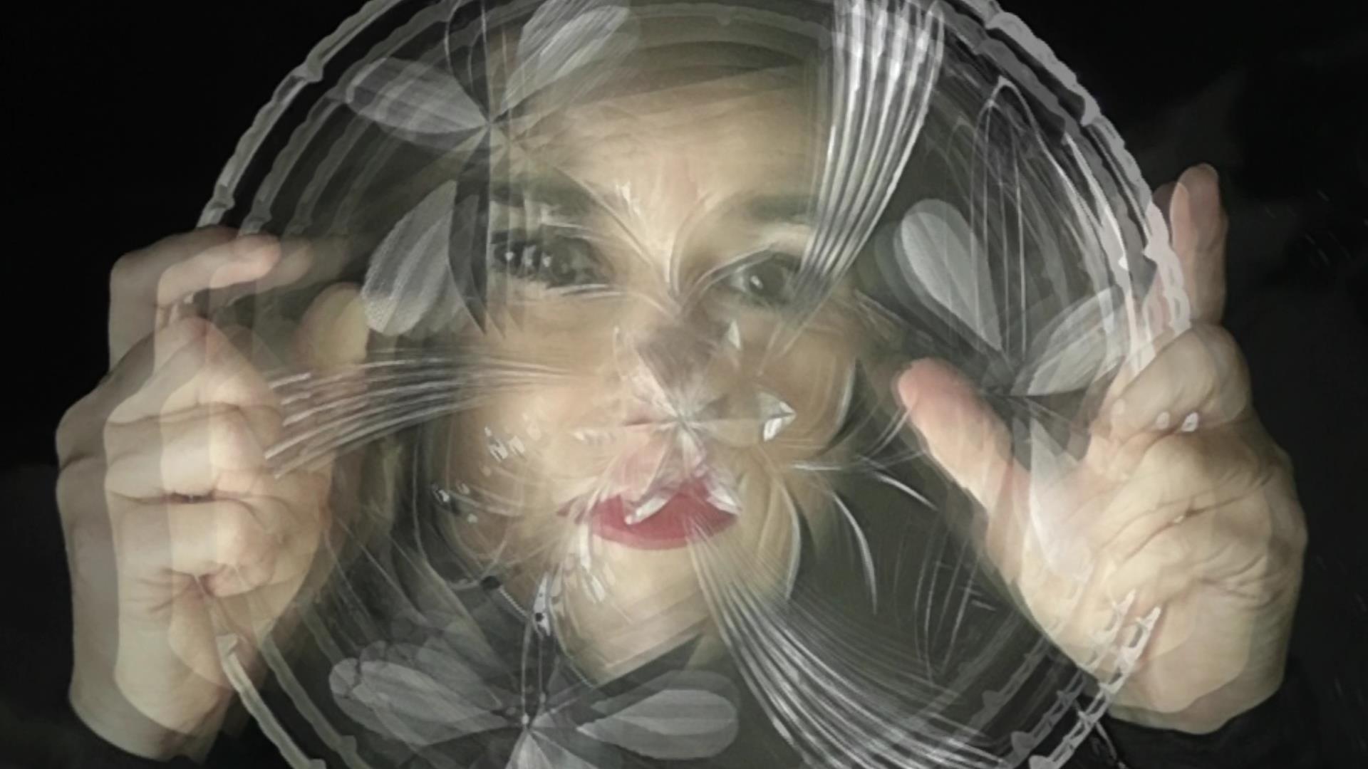 Regina Hübner_kissing_2020_(photo R. Huebner)_01